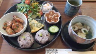 カフェクレアのおにぎりプレートランチ